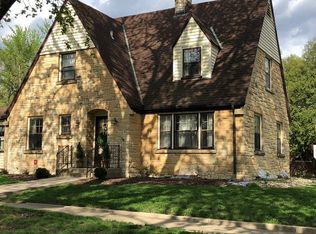 408 S Pine St, Champaign, IL 61820