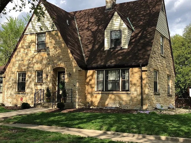 408 S Pine St photo 1