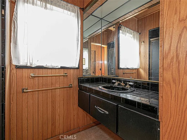 208 S Louise St — Photo 25