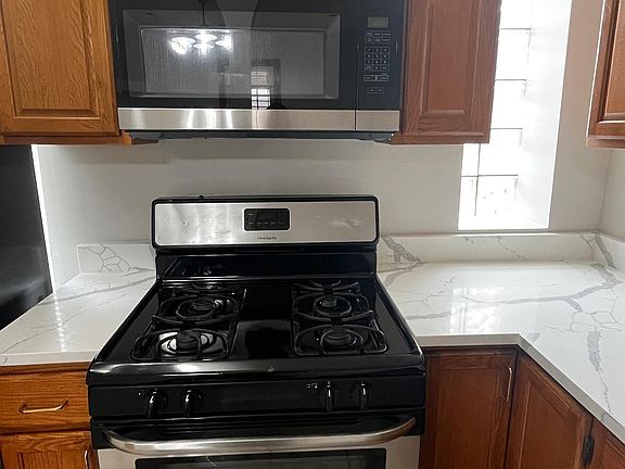 4th image of 1821 W 19th St #1-R