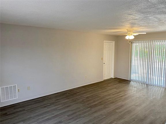 3rd image of 46 Bougainvillea Dr APT B