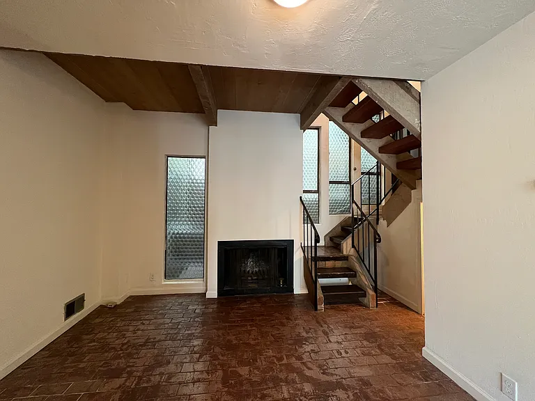 2541-2569 Le Conte Ave — Photo 20