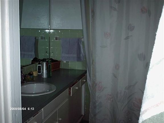 4th image of 200 E Alden Ave