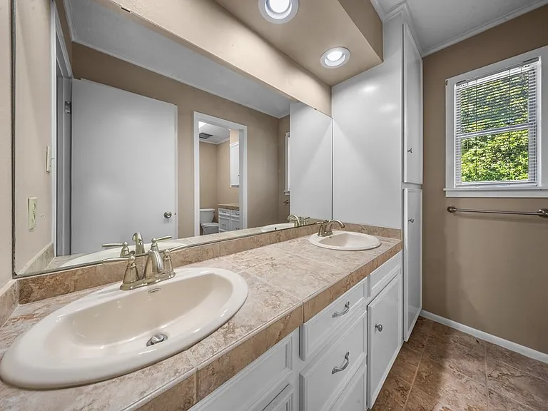 1027 Creek Bend Dr — Photo 22