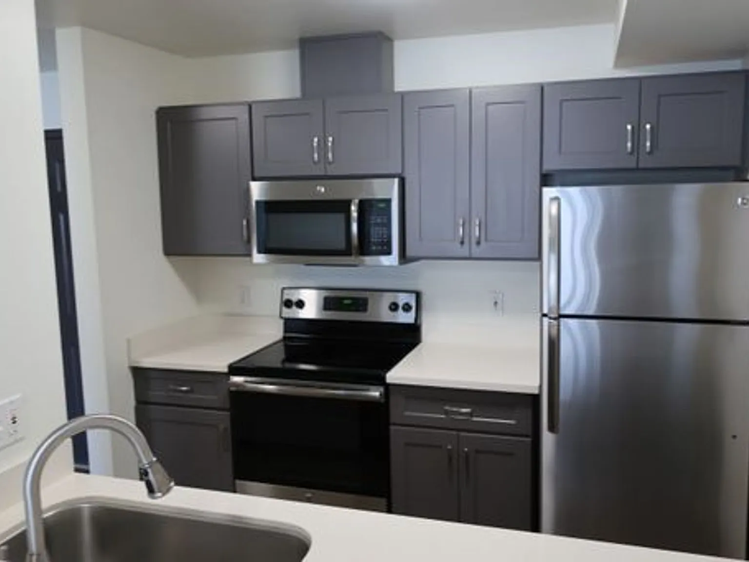 6040 Cali - Spacious 1 & 2 Units | Washer/Dryer | Private Balcony | Lots on Natural Light — Photo 1