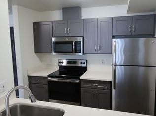 6040 Cali - Spacious 1 & 2 Units | Washer/Dryer | Private Balcony | Lots on Natural Light, Seattle, WA 98136