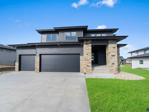 7404 E Shadow Pine Cir, Sioux Falls, SD 57110