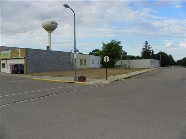 100 N Main St, Sherburn, MN 56171