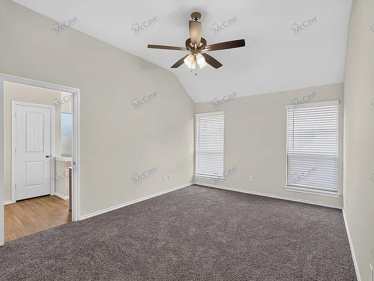 324 Greenhaven Dr — Photo 13
