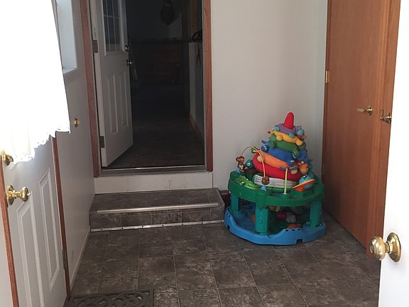 Entryway with closet