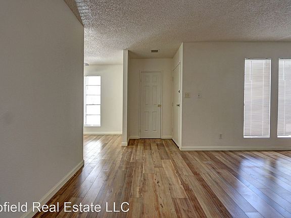 4th image of 3913 Cambridge St #3