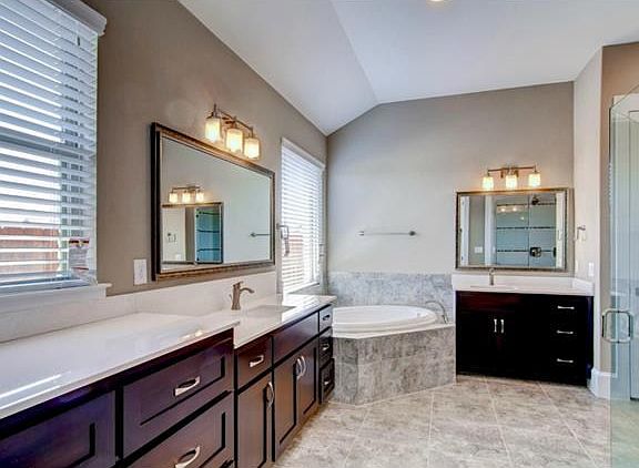 4th image of 16304 Aventura Ave