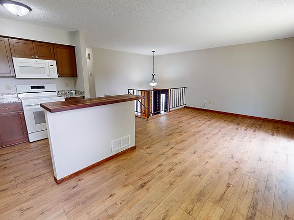 3rd image of 2101 Bradley St N #2101