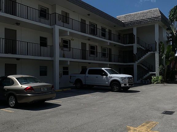 4th image of 4143 N Ocean Boulevard #105