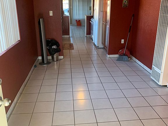 5th image of 521 Perth Ave