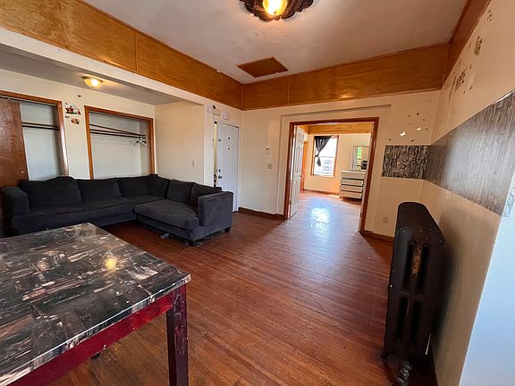 5th image of 71 Watervliet Ave APT 2