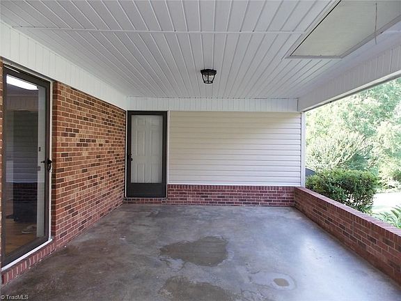 3rd image of 120 Shady Ln