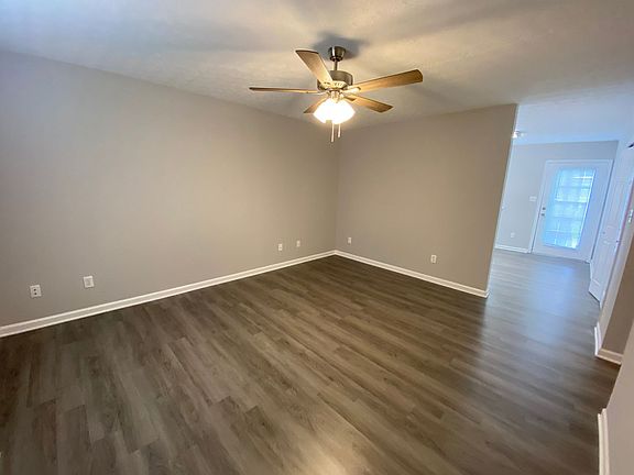 5th image of 415 Moonlite Ave