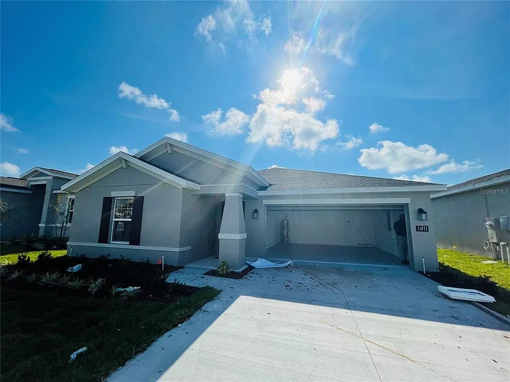 3 bed, 2.0 bath, 1555 sqft, $2,000 — Photo 1