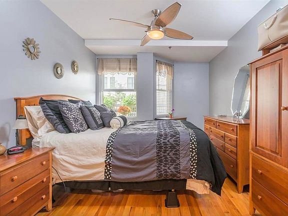 5th image of 920 Jefferson St APT 205