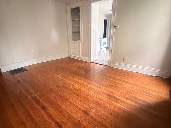 5th image of 4313 Lake Ave APT 2