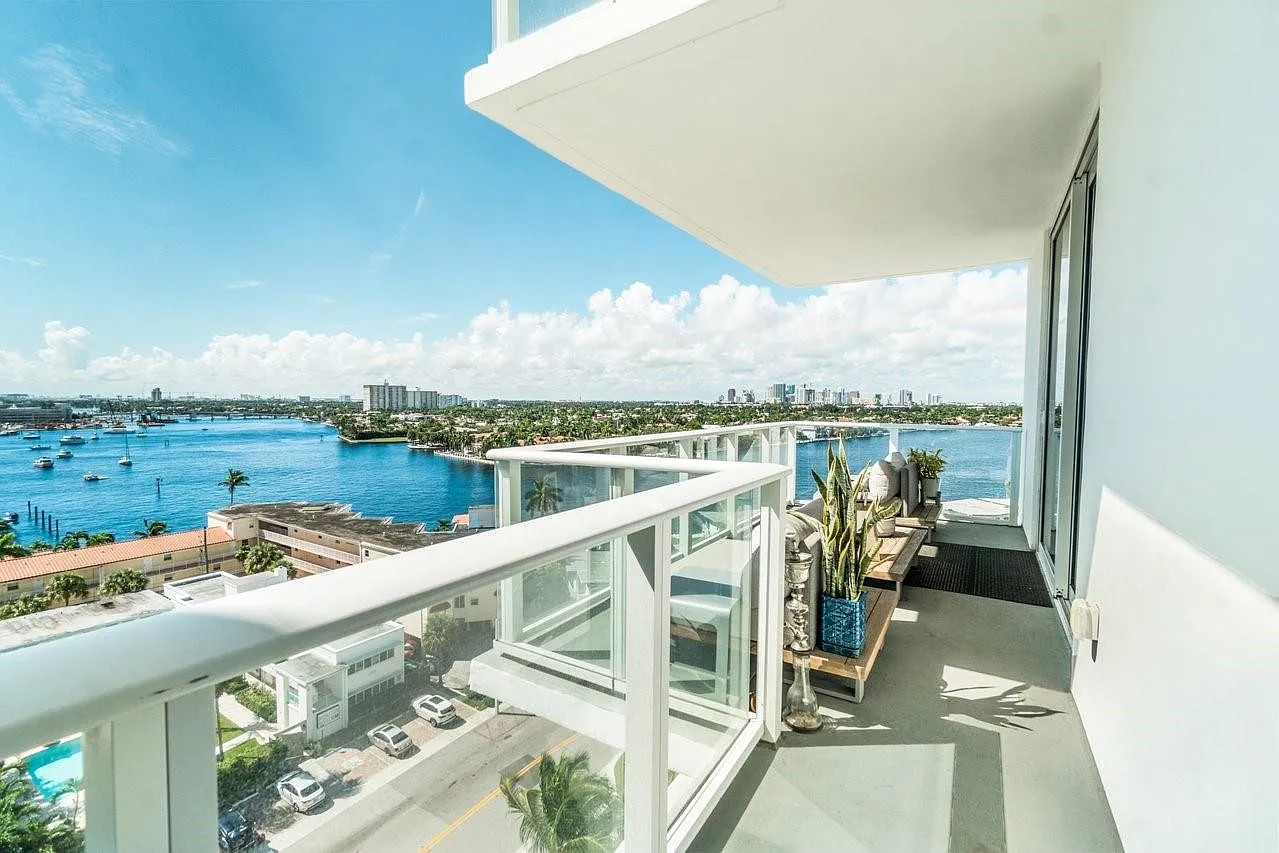 1 bed, 1.0 bath, 934 sqft, $6,250 — Photo 2