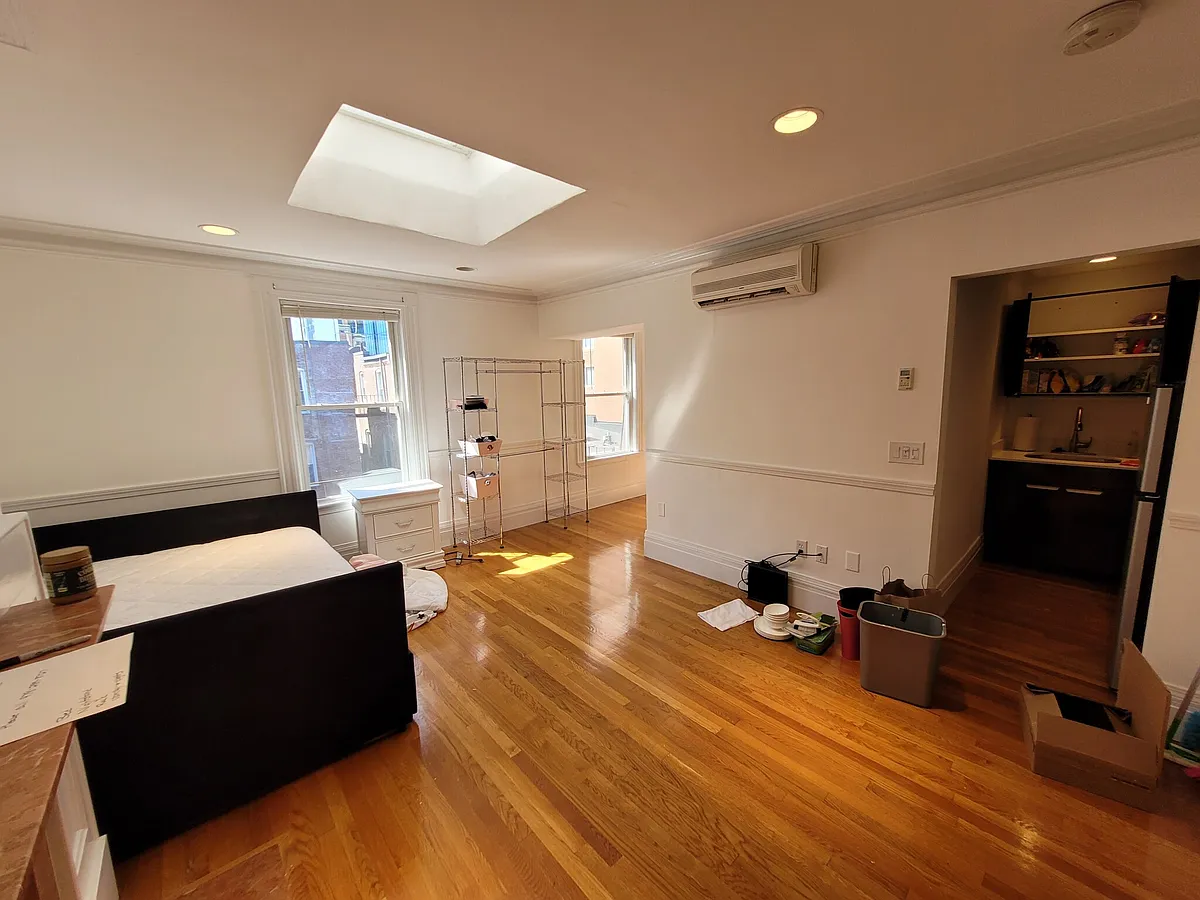 Building Photo - 254 Newbury St #5