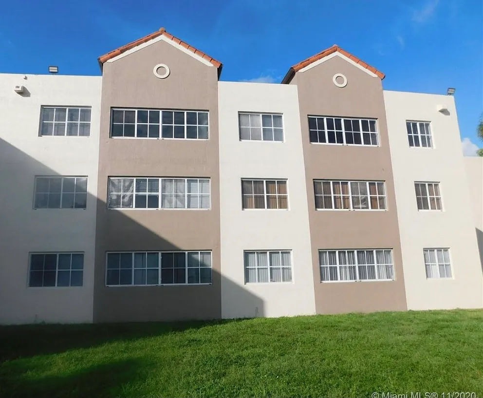 2 bed, 1004 sqft, $2,100 — Photo 2