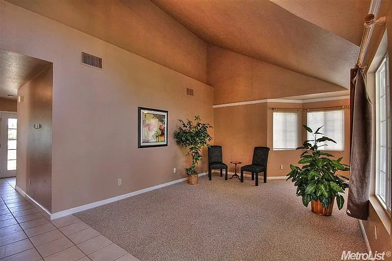 6 bed, 3200 sqft, $4,250 — Photo 4