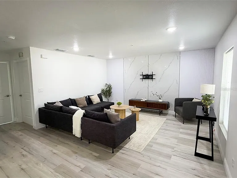 2201 Conway Dr #201 — Photo 9