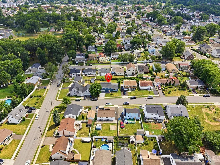 264 E George Pl — Photo 28