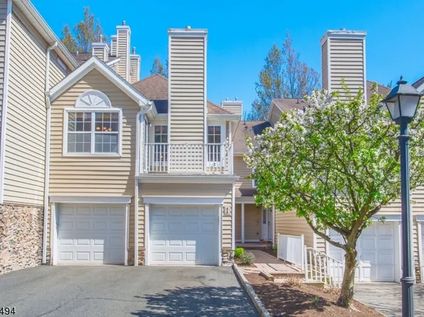 8 Springholm Dr, Berkeley Heights, NJ 07922