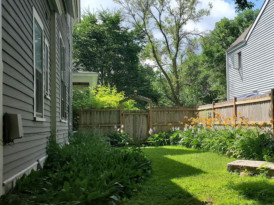 Enjoy a spacious side yard.