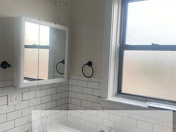 4th image of 4015-23 Melrose Ave #4019-2W