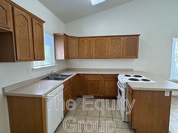 3rd image of 2924 S Sallee Ct