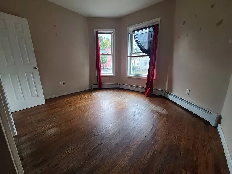 48 Elliott St — Photo 5