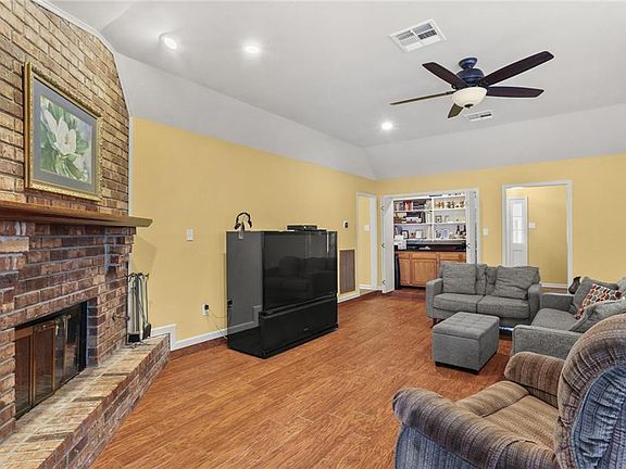 4th image of 106 Melrose Dr