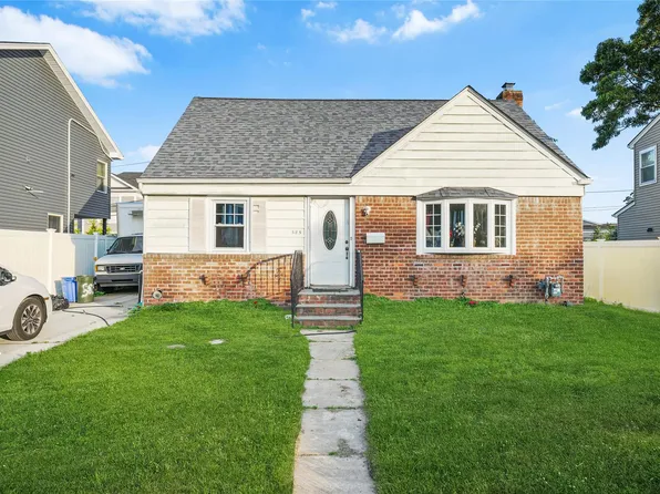 585 Emerson Street, Uniondale, NY 11553