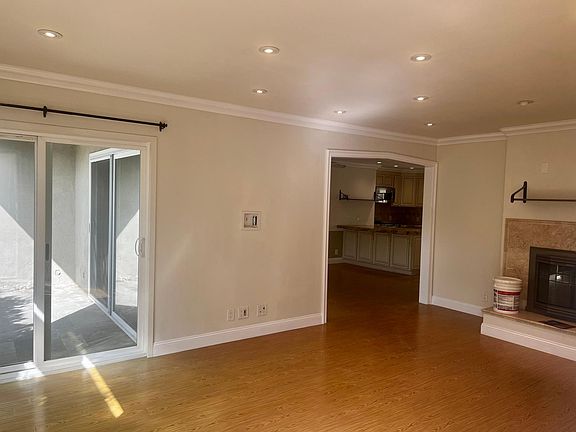 4th image of 1137 23rd St APT 2