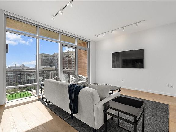 5th image of 2207 Bancroft St APT 906