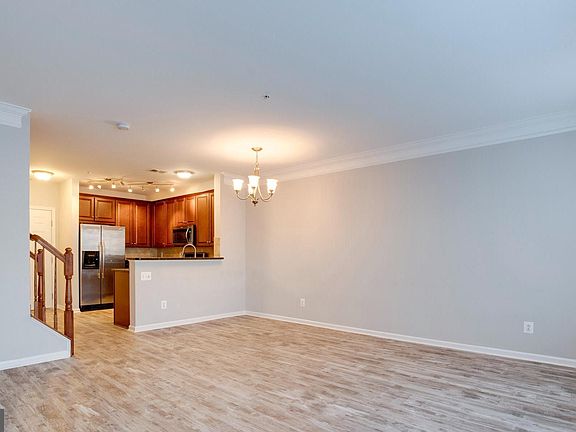 4th image of 15354 Kensington Park Dr