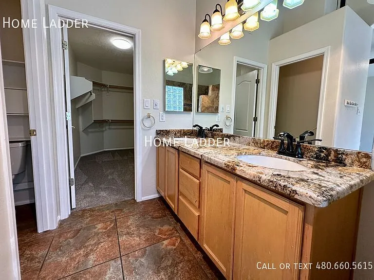 445 E Cantebria Dr — Photo 14