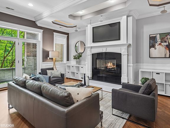 3rd image of 1712 W Belmont Ave #2
