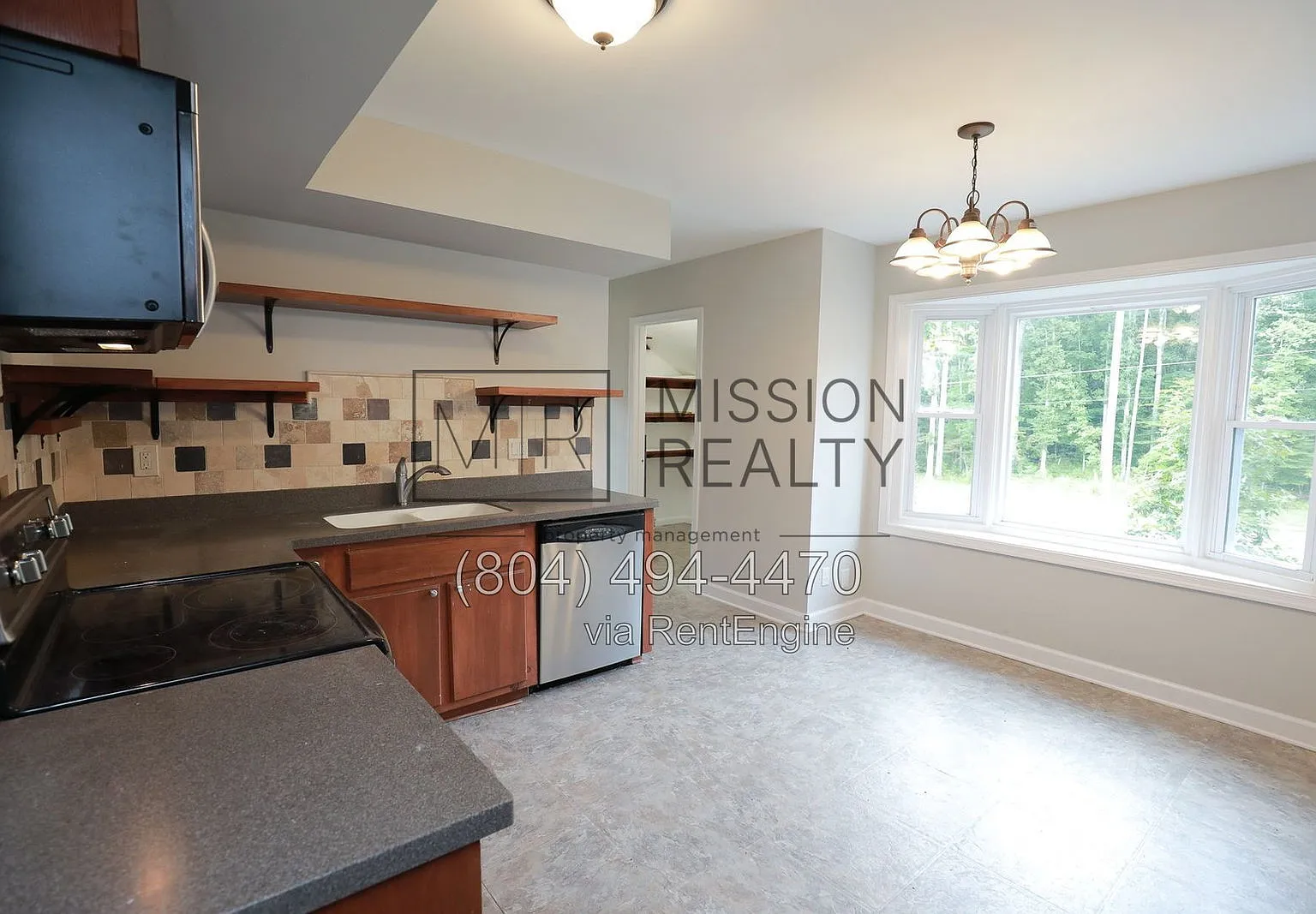 3 bed, 2.5 bath, 1426 sqft, $2,300 — Photo 2