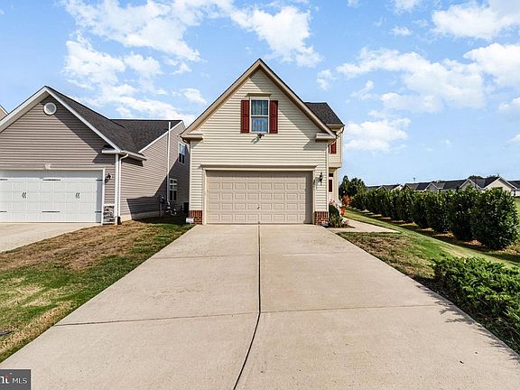 2nd image of 5701 Spring Arbor Cir