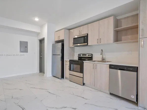 420 SW 7th Ave APT 203, Miami, FL 33130