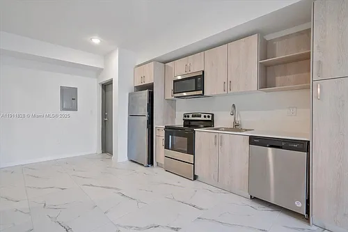 420 SW 7th Ave #203 Photo 1