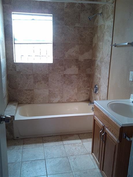 2nd image of 5430 S Figueroa St