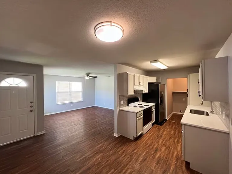 8126 Marydean Ave — Photo 7
