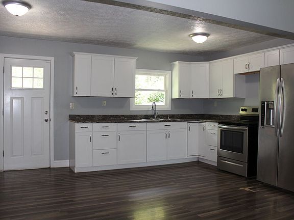 3rd image of 3613 Patton Dr